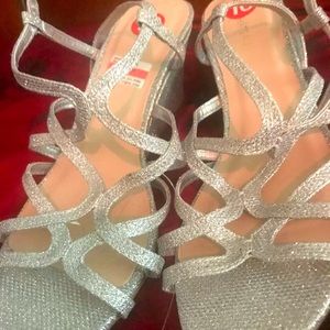 Sandals shiny silver size confortable